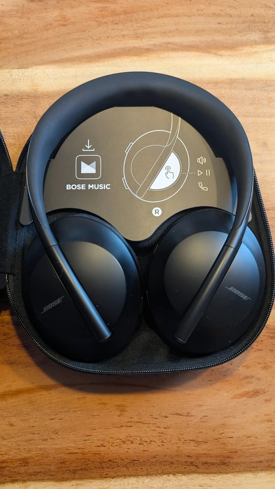 Bose Cuffie con cancellazione del rumore 700 Over Ear - Immagine 1 di 4