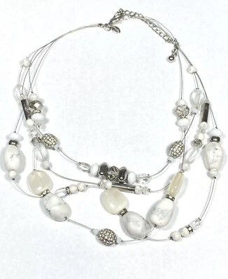 Collar Chico’s Multi Hilo Piedras Blancas Cuentas Tono Plata 18”+2.5”  Foto 1 de 4