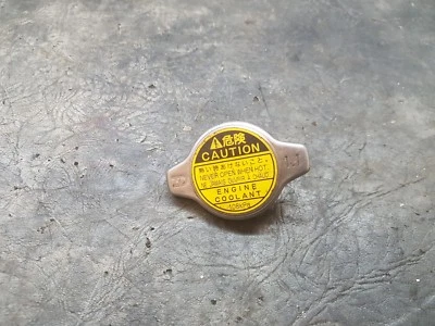 2001 TOYOTA YARIS 1.0 PETROL ENGINE RADIATOR EXPANSION COOLANT BOTTLE CAP - Image 1 of 2