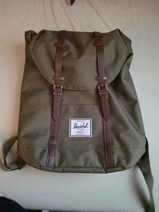 Herschel Retreat Rucksack, Efeugrün/Chicorée-Kaffee (Grün) - Bild 1 von 6