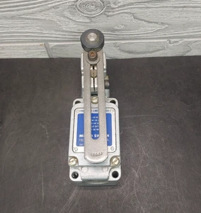 Micro Switch 1LS59 Precision Limit Switch W/ Arm 6PA44 - Picture 1 of 5