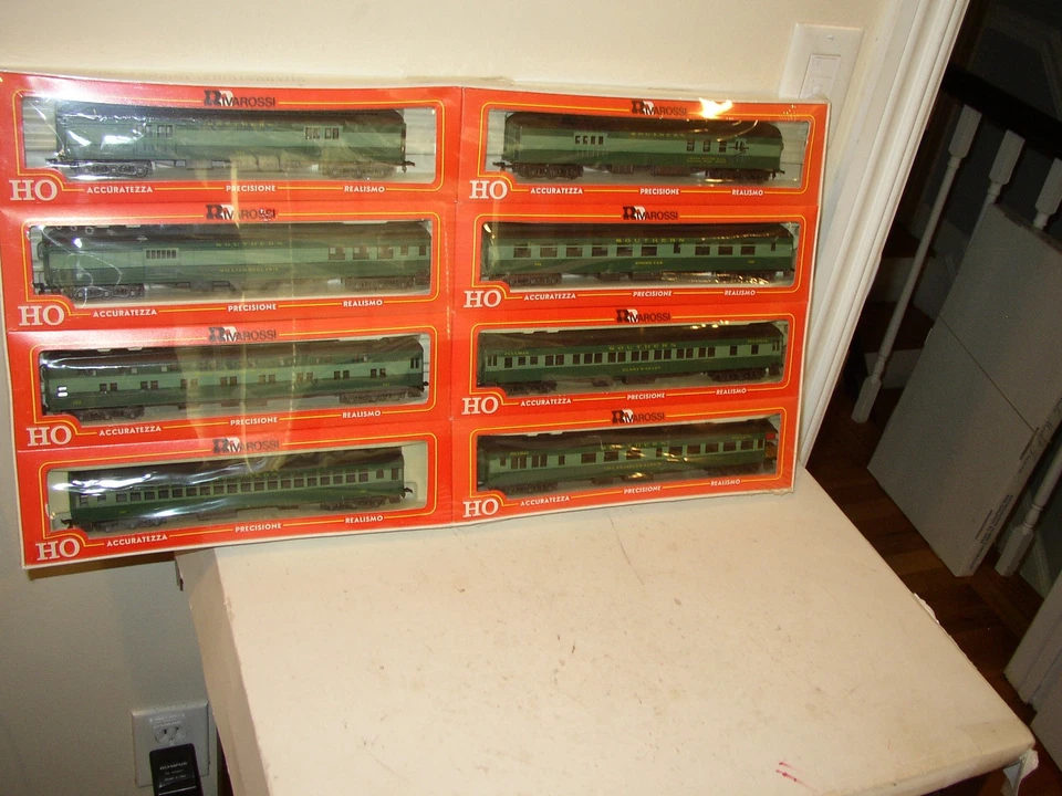 HO Rivarossi 1920 Southern Green & Black RR 8 car Passenger set #9119 NEW Sealed - Image 1 of 4