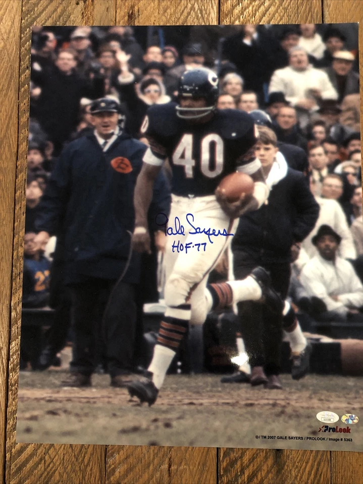 FOTO AUTOGRAFIADA FIRMADA 16X20 de Gale Sayers ¡Certificada por la JSA! Bears HoF Foto 1 de 4
