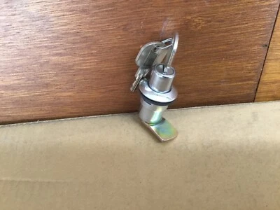 peugeot 305 505 sedan saloon rear hood boot lid lock barrel and keys 863025 - Image 1 of 4