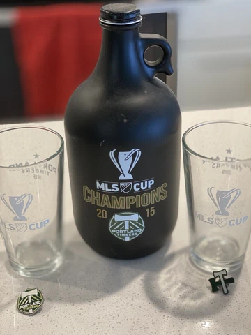 MLS CUP 2015 champion Growler and glasses Cover