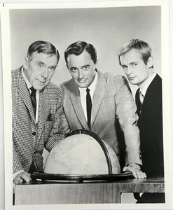 Original 1960's MAN FROM THE UNCLE 8"x 10" ROBERT VAUGHN Cast Press Photo - Picture 1 of 2