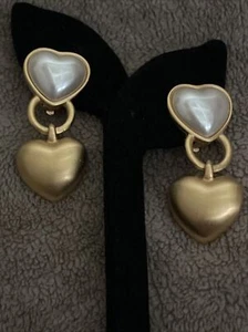 Vintage Anne Klein RARE HEART BRUSHED GOLD FAUX PEARL Earrings clip-on Gold - Picture 1 of 12