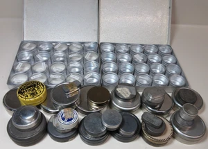 VINTAGE SORTIERTES KONVOLUT UHRENTEILE BEHÄLTER AUFBEWAHRUNGSBOXEN UHRMACHER #108 - Bild 1 von 15