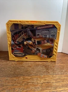 vintage 2001 Mattel Matchbox MB Garage Yellow Building Case - Picture 1 of 9