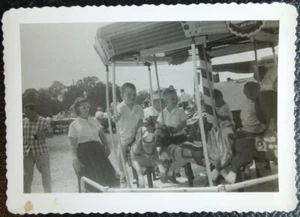 CAROUSEL HORSES Amusement Park Merry Go Round Vintage 1950's Snapshot PHOTO - Picture 1 of 3