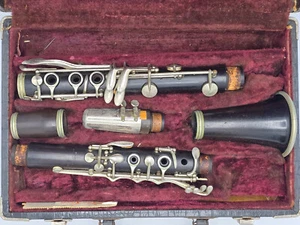 VINTAGE VITO CLARINET with HARD CASE * UNTESTED - Picture 1 of 24