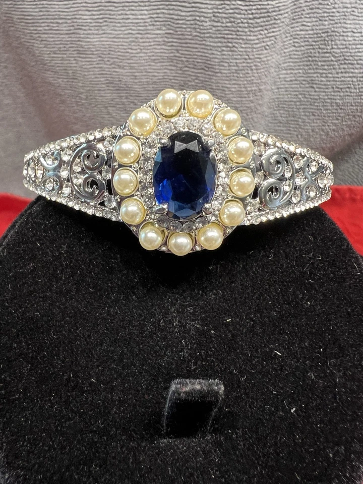 Elegante brazalete con bisagras de cristal azul zafiro y perlas - estilo vintage Foto 1 de 3