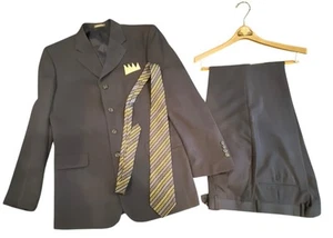 Versini Blue Suit 42R 4 Buttons 100% Polyester 33L W/ Kilburne & Finch Tie MINT - Picture 1 of 14