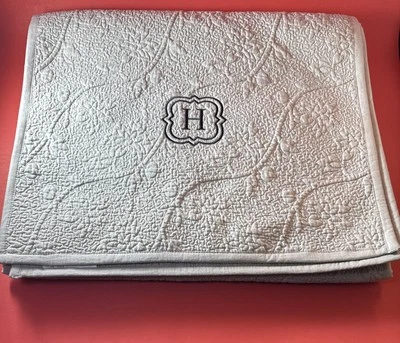 Corredor de mesa Williams Sonoma gris acolchado 9 pies - monograma H (no personalizable) Foto 1 de 4