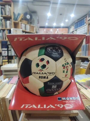 Pallone mondiale Italia '90 - con custodia originale - Immagine 1 di 4