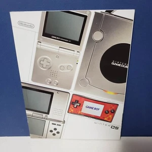 Nintendo Winter 2005 Product Catalog Book GameCube, DS, Pokémon Gold Star Ad - Foto 1 di 7