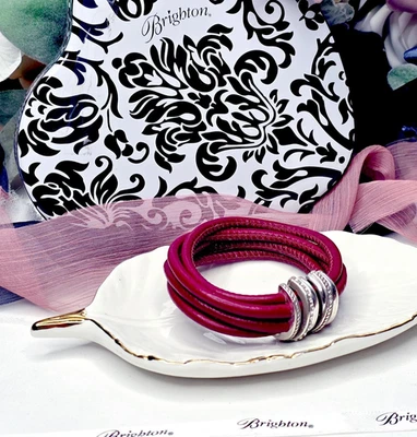 Pulsera Brighton Anillos de Neptuno Cuero Rojo Cierre Magnético Foto 1 de 4