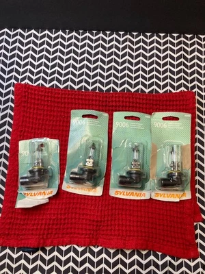 Лампа фары Sylvania 9006 лот из 4 - Изображение 1 из 4