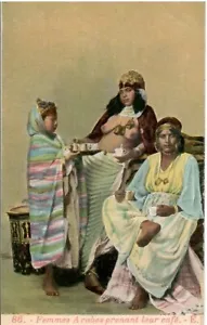 Original Postkarte ~ halbnackte ethnische Frauen ""arabische Frauen"" Nordafrika Algerien - Bild 1 von 3