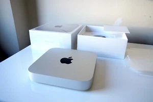 Apple Mac mini A2348 - M1 2020 16 core Neural Engine, 1TB & Dock worth £80 - Afbeelding 1 van 12