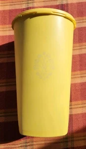 1222-4 TUPPERWARE GROSSER SERVIERKANISTER MIT DECKEL 808-35 GELB VINTAGE - Bild 1 von 6