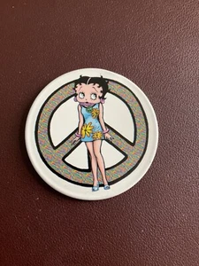 Betty Boop Peace Sign Vintage Fridge Magnet 2000 King Features - Picture 1 of 2