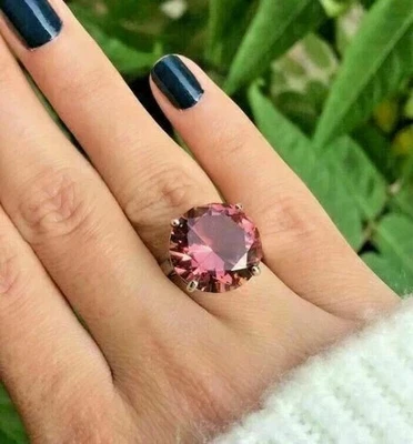 Alianza redonda de turmalina simulada de 3 quilates para mujer enchapada en oro blanco de 14 k plateada Foto 1 de 4