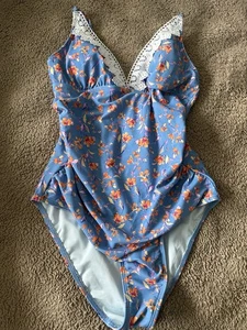 Cupshe Women's Arty Petals Lace V-Neck One Piece Swimsuit new size small - Picture 1 of 5