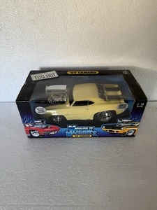 69 Chevy Camaro Pale Yellow Lim. Ed 5,800 new in box 1:18 sc. Mus. Mach.. - Picture 1 of 7