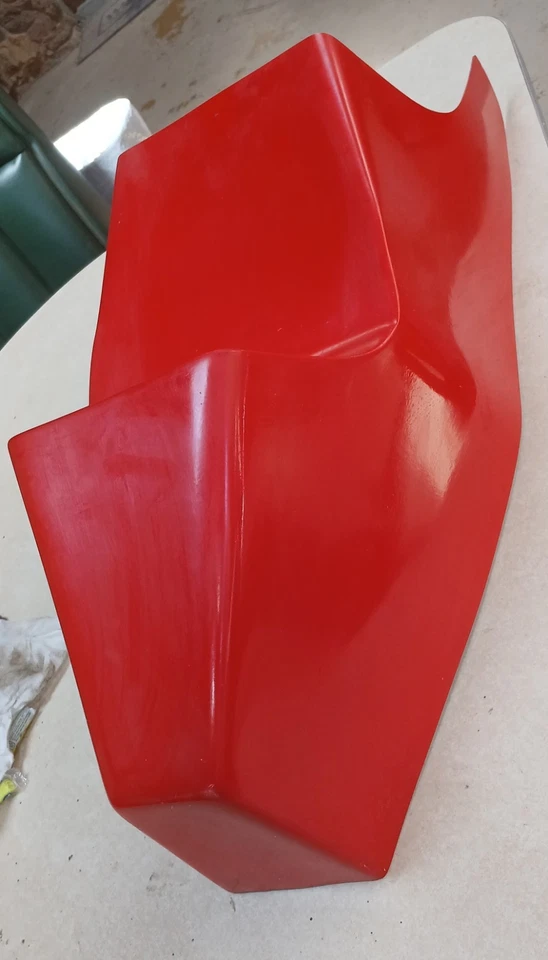 Asiento/sillín de carreras DUCATI Pantah, capa de gel de fibra de vidrio nuevo Foto 1 de 4