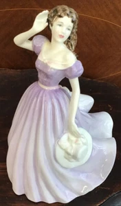 Signed Royal Doulton 8.75” Figurine HN 4300 Bells Across the Valley 2000 - Picture 1 of 12