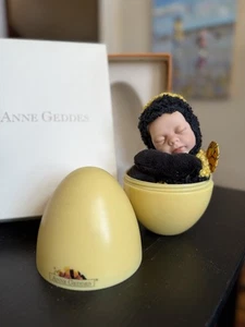 Muñeca bebé abejorro vintage Anne Geddes en huevo RARA - Imagen 1 de 3