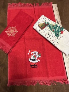 Lot Of 3 Vintage Embroidered Holiday Christmas Fingertip Towels New - Picture 1 of 7