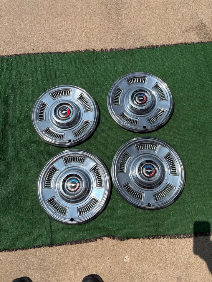 1967 Chevelle hubcaps set of 4 Chevelle 67 Foto 1 de 4