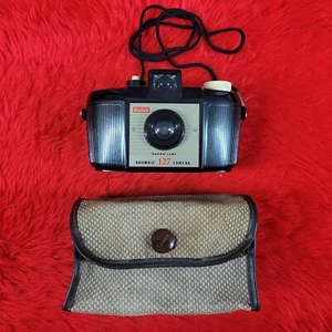 KODAK BROWNIE 127 CAMERA With Dakon Lens & Original Pouch. 1950’s Fully Working. - Picture 1 of 7