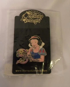 Snow White Name Pin- Disney Auctions - Sealed Item #DA13154 - Picture 1 of 2