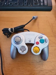Offizieller Nintendo GameCube Controller ORIGINAL DOL-003 Silber - Bild 1 von 2