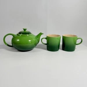 Le Creuset Stoneware Classic Teapot 1.3L Bamboo Green + 2 Cups 250ml – NEW - Picture 1 of 11