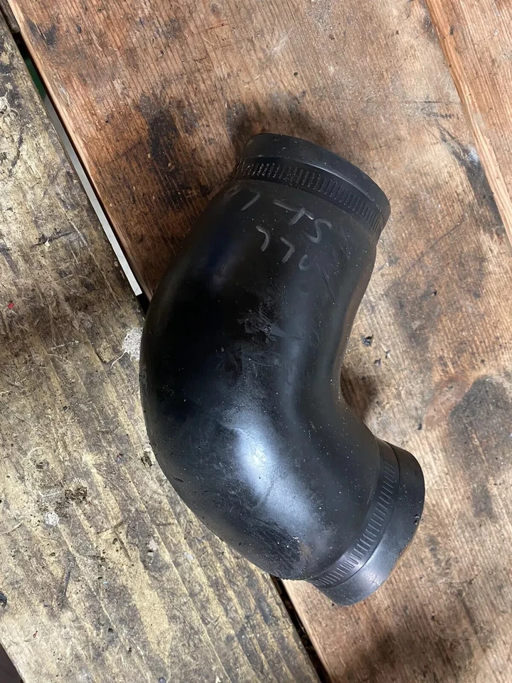 Tigershark TS 770 L 1999 Elbow Hose 0610-390 - Image 1 of 1