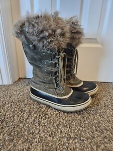 Sorel Joan of Artic Tall Winter Boots size 7. Green color. Waterproof 