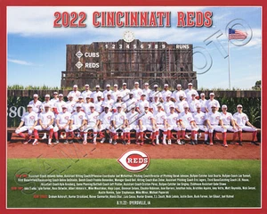 2022 CINCINNATI REDS FIELD OF DREAMS 8X10 TEAM PHOTO - Picture 1 of 1