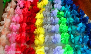 Finitura foglie petali di fiori - abito da sposa tessuto in pizzo - per cortile - Foto 1 di 23