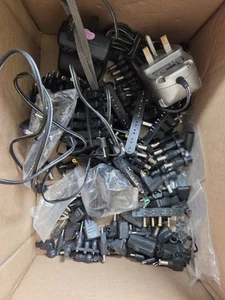 Job Lot Adaptateurs Secteur Multi Variables pour Ordinateur Portable avec Pins Jack DC Etc pour Pièces Détachées - Photo 1/2
