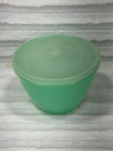 Guardián de lechuga vintage Tupperware Jadeite Crisp-it 679 con tapa 680 - Imagen 1 de 6