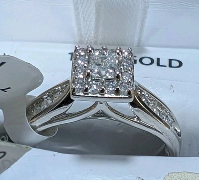 Anillo de compromiso de diamantes talla princesa 1/2 CTTW de oro blanco de 10 k con melodía de recuerdo 7 Foto 1 de 4