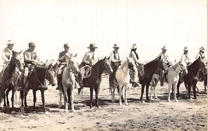 Cartolina NM: RPPC Uomini a cavallo, Processione Rodeo?, Deming, New Mexico - Foto 1 di 2