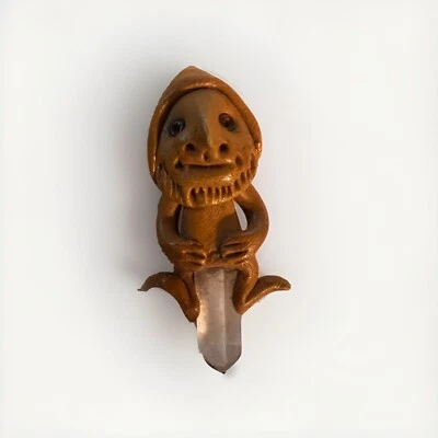 Único Troll Elfo de Arcilla con Punta de Cuarzo Natural Cristal Dije Colgante Perú Foto 1 de 4