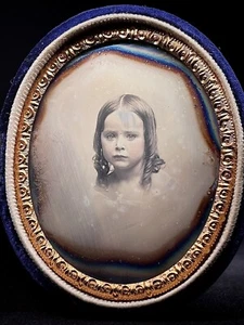 RARO DAGUERROTIPO OVALADO PLACA 1/6 - VIÑETA DE NIÑA BONITA - ESTUCHE TERCIOPELO AZUL - Imagen 1 de 4