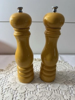 Molino de sal y pimienta Peugeot acabado lacado amarillo 9" hecho en Francia Foto 1 de 4