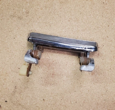 Manija de puerta izquierda 1973 1974 1975 1976 1977 78 Ford LTD Foto 1 de 3